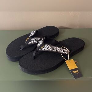 NWT Teva Mush II Companies Black Flip Flops Women’s Sandals Beach Casual Size 9
